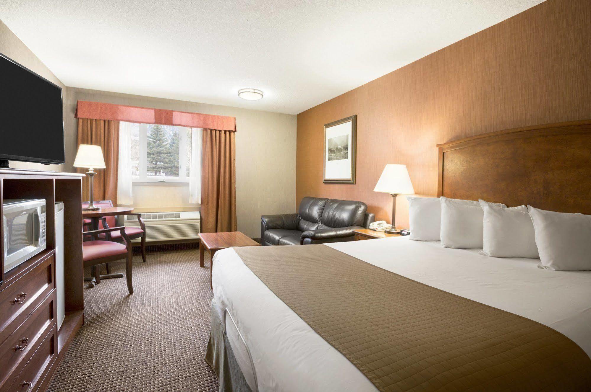 Canmore Inn & Suites Exteriér fotografie