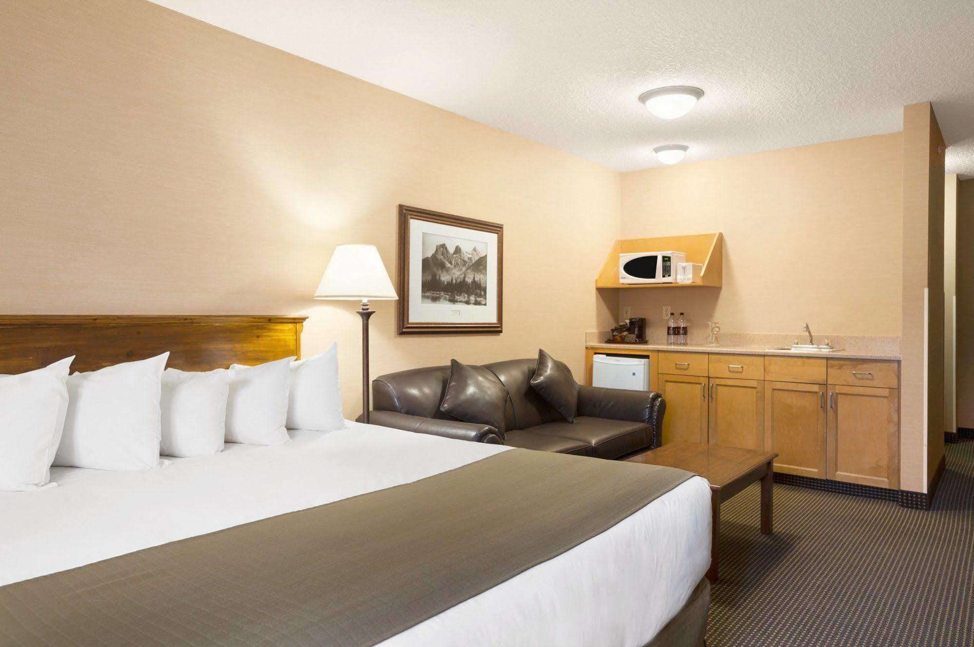 Canmore Inn & Suites Exteriér fotografie