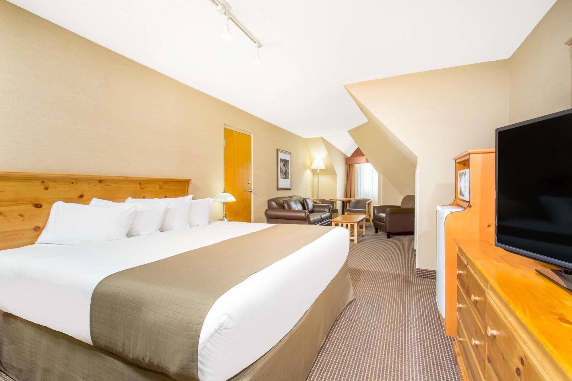 Canmore Inn & Suites Exteriér fotografie