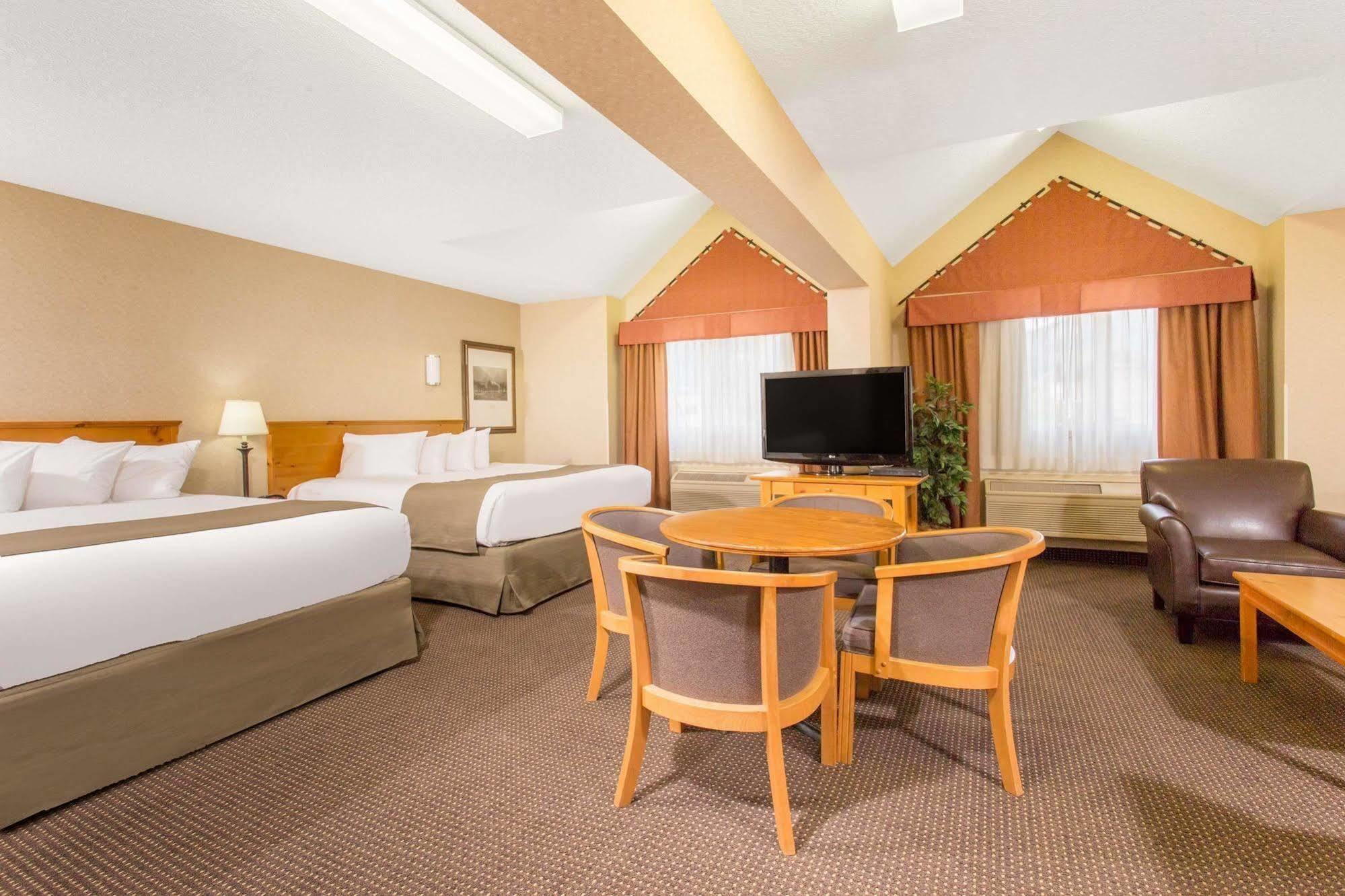 Canmore Inn & Suites Exteriér fotografie
