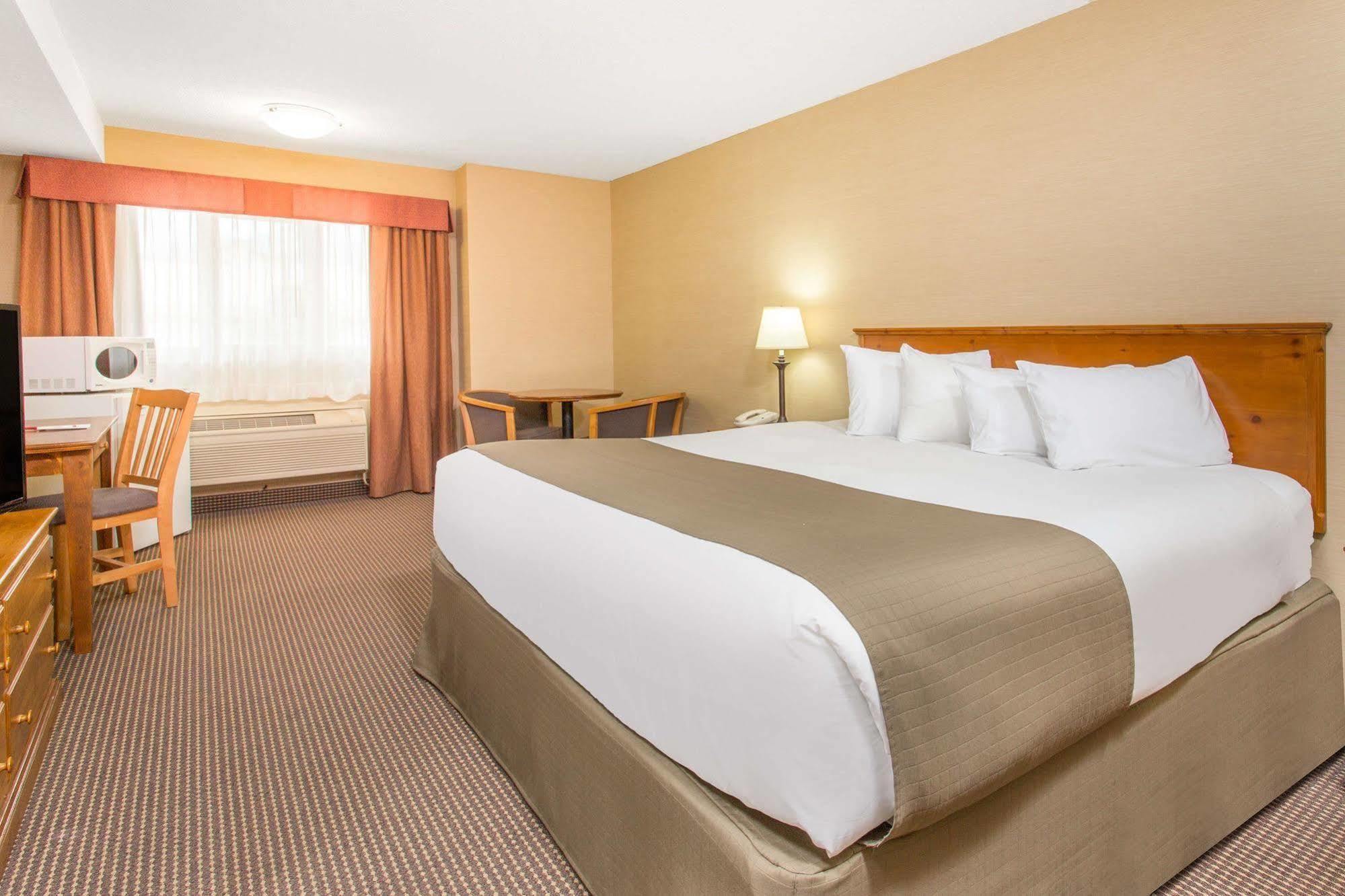 Canmore Inn & Suites Exteriér fotografie
