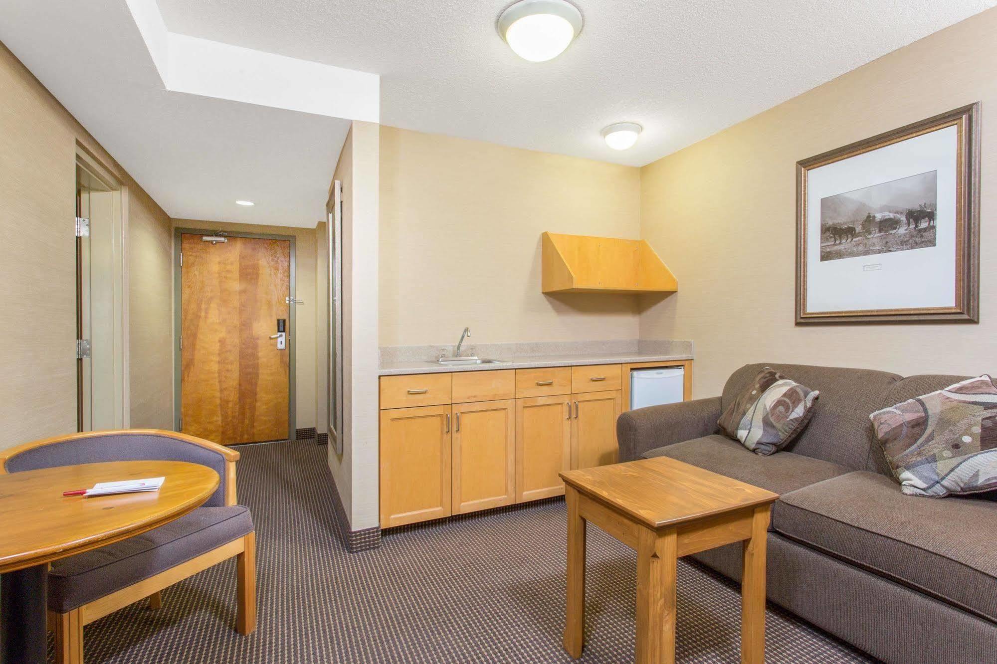 Canmore Inn & Suites Exteriér fotografie