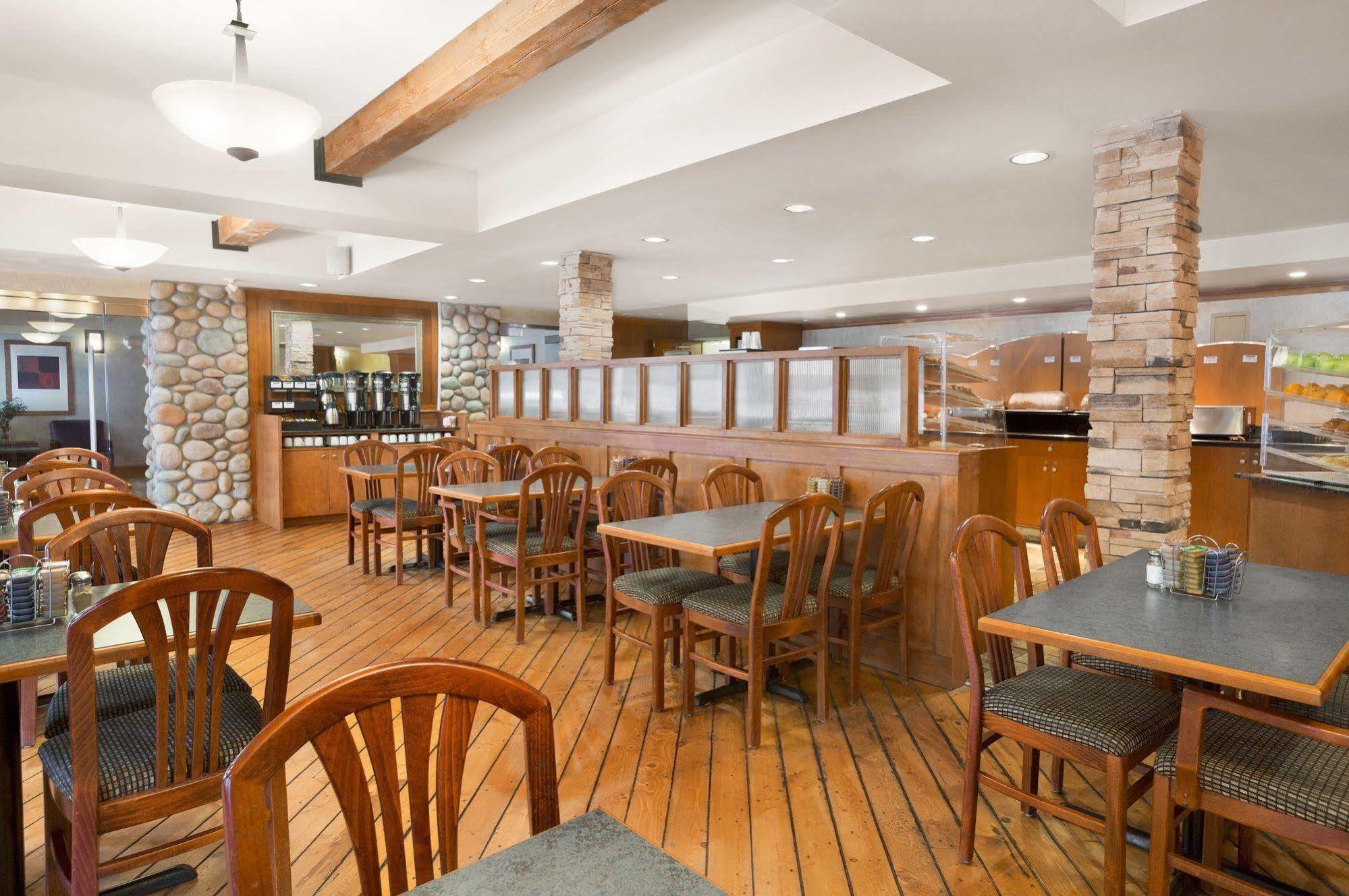 Canmore Inn & Suites Exteriér fotografie