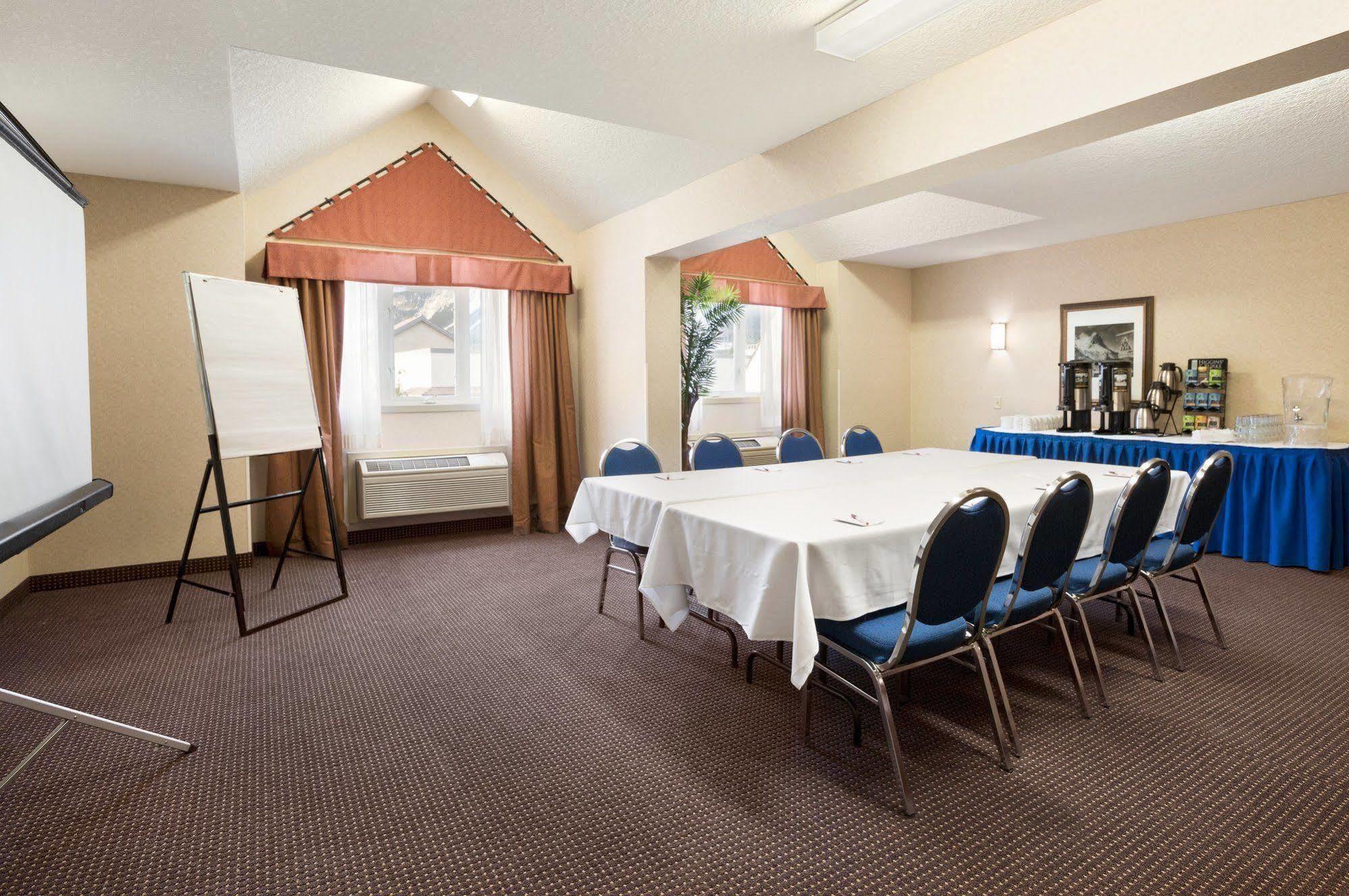 Canmore Inn & Suites Exteriér fotografie