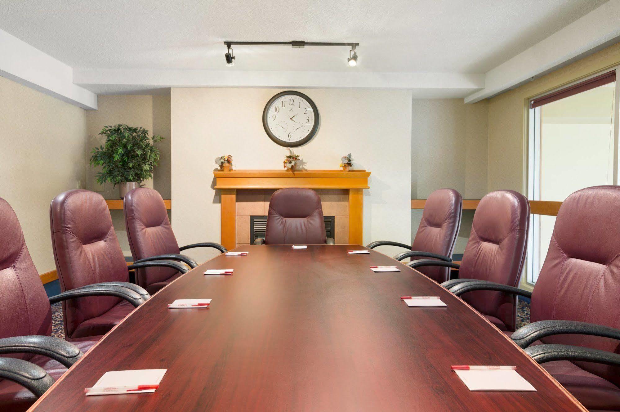 Canmore Inn & Suites Exteriér fotografie